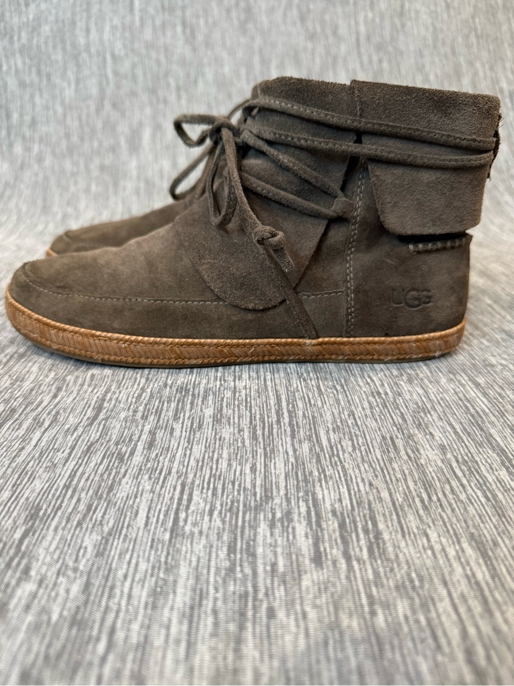 UGG Women's size 8 Reid Moccasin type Bootie Slate Grey